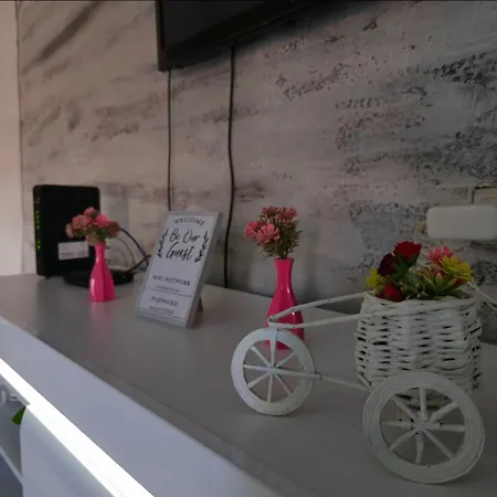Apartment Center 23 *