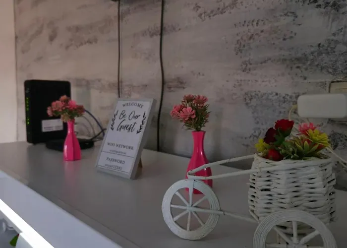 Apartment Center 23 *